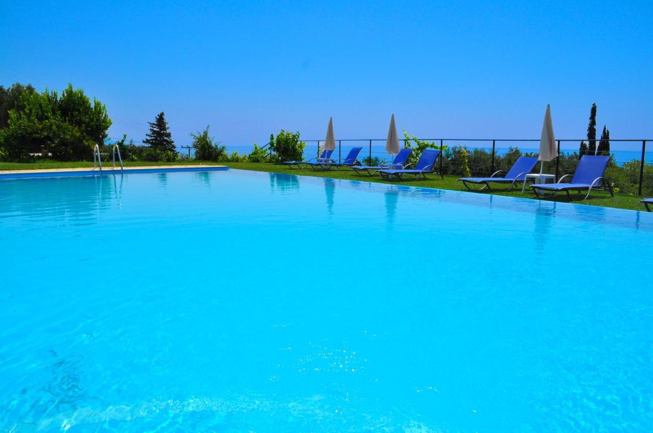 Large Apartment By The Pool - Pelekas Beach, Corfu Bagian luar foto