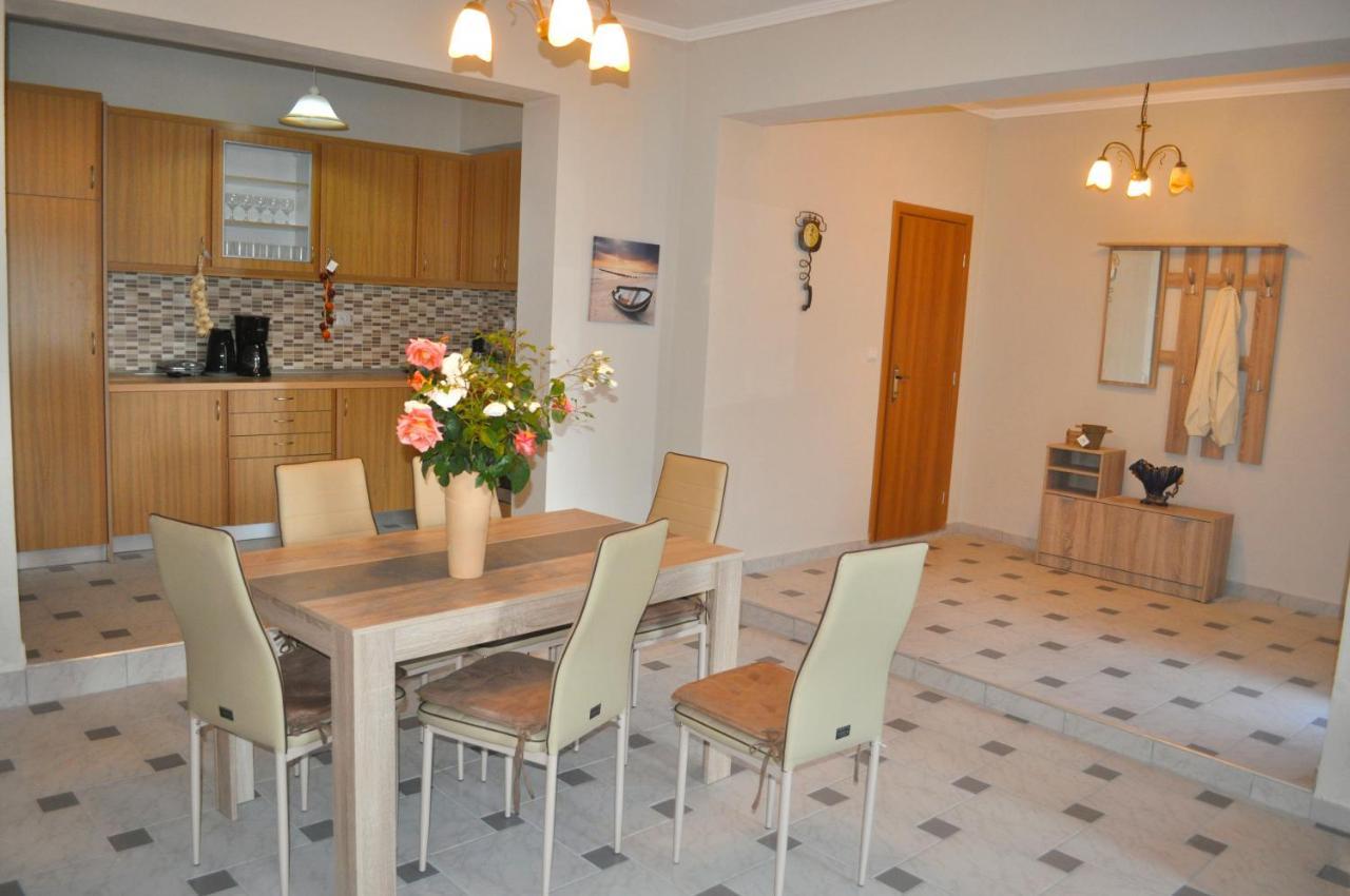Large Apartment By The Pool - Pelekas Beach, Corfu Bagian luar foto