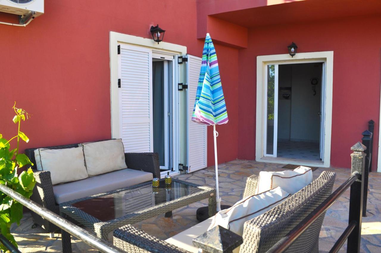 Large Apartment By The Pool - Pelekas Beach, Corfu Bagian luar foto