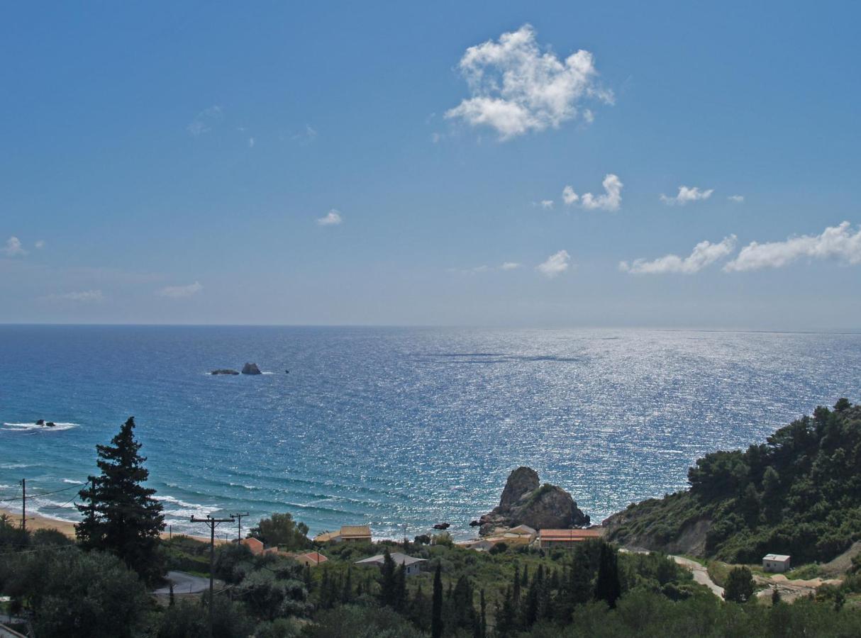 Large Apartment By The Pool - Pelekas Beach, Corfu Bagian luar foto