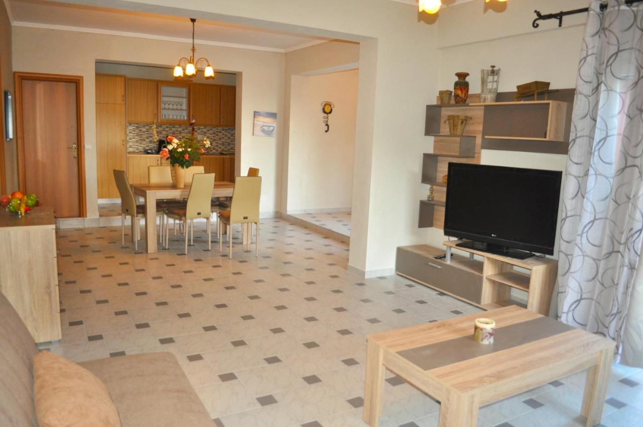 Large Apartment By The Pool - Pelekas Beach, Corfu Bagian luar foto