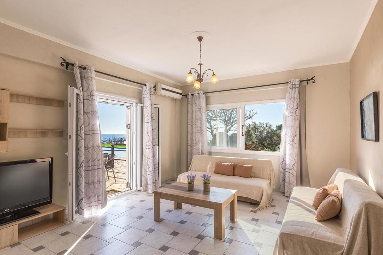 Large Apartment By The Pool - Pelekas Beach, Corfu Bagian luar foto
