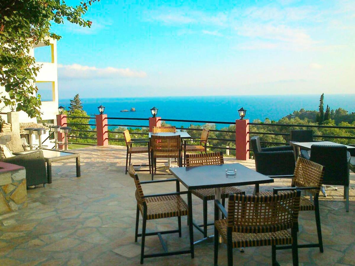 Large Apartment By The Pool - Pelekas Beach, Corfu Bagian luar foto