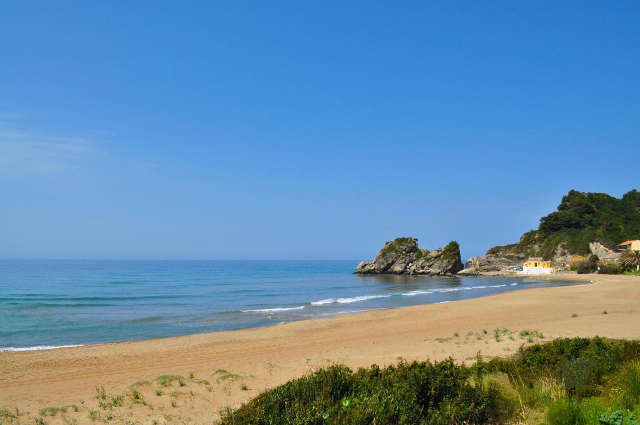 Large Apartment By The Pool - Pelekas Beach, Corfu Bagian luar foto
