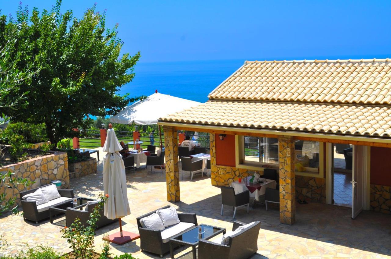 Large Apartment By The Pool - Pelekas Beach, Corfu Bagian luar foto