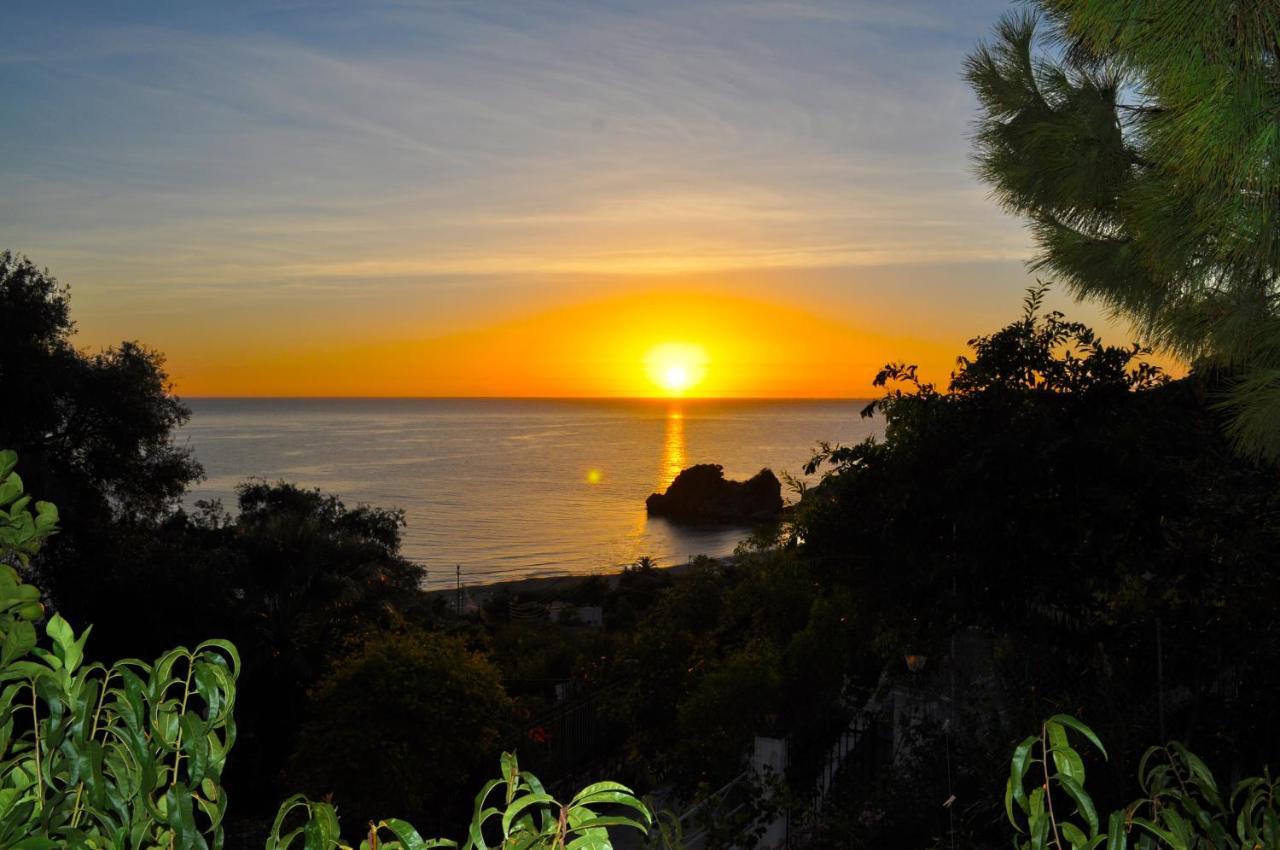 Large Apartment By The Pool - Pelekas Beach, Corfu Bagian luar foto